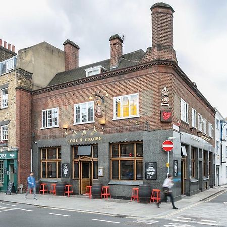 Publove @ The Rose & Crown Hostel London Exterior photo