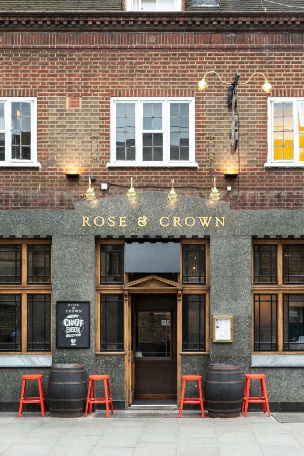 Publove @ The Rose & Crown Hostel London Exterior photo